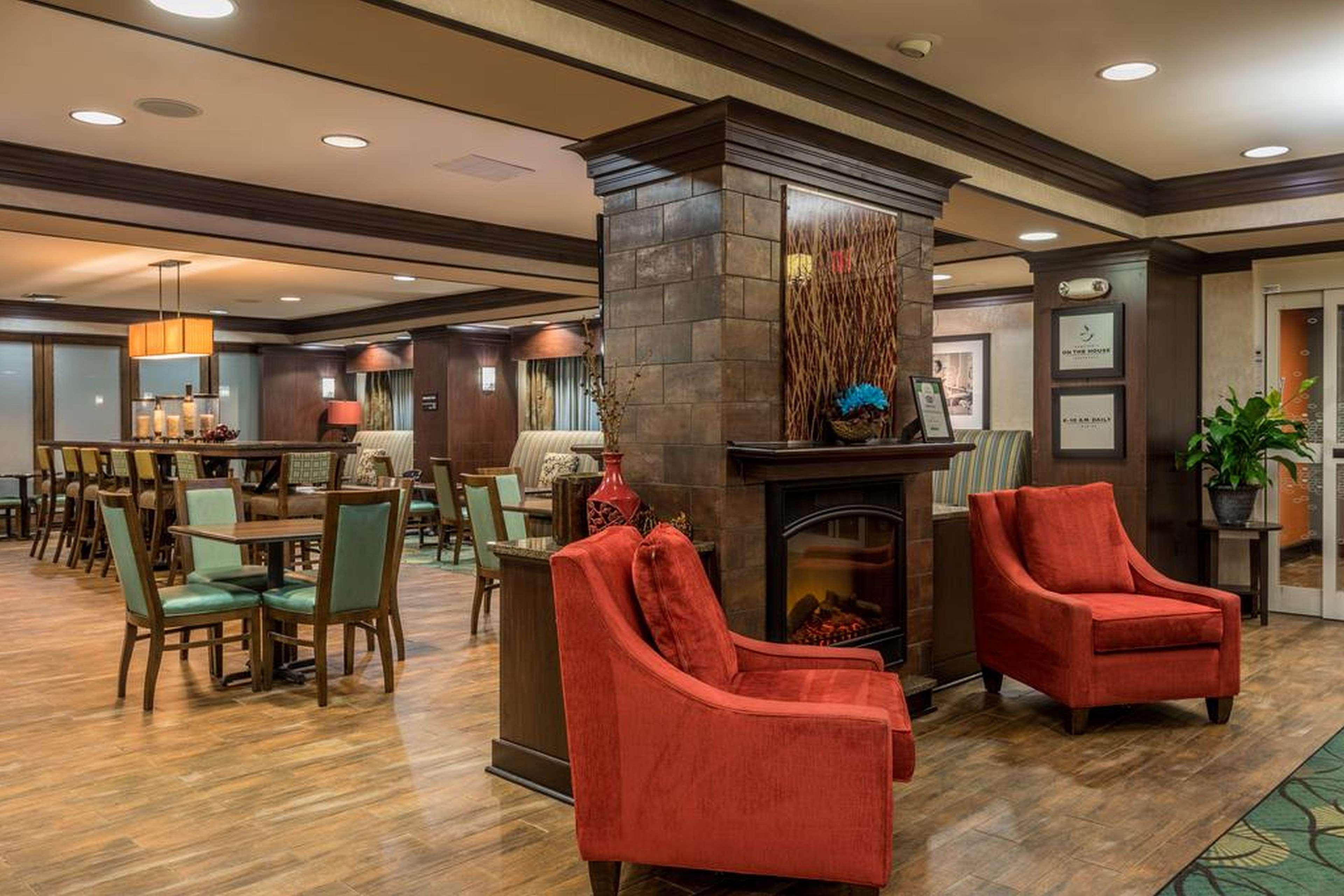 汉普顿奥尔巴尼酒店 新奥尔巴尼 外观 照片